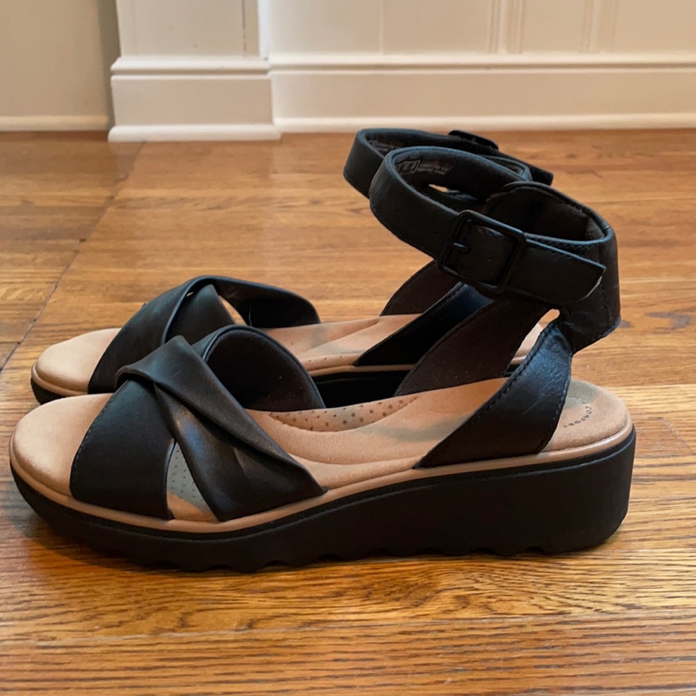 New!  Clarks Sandals Size 9.5